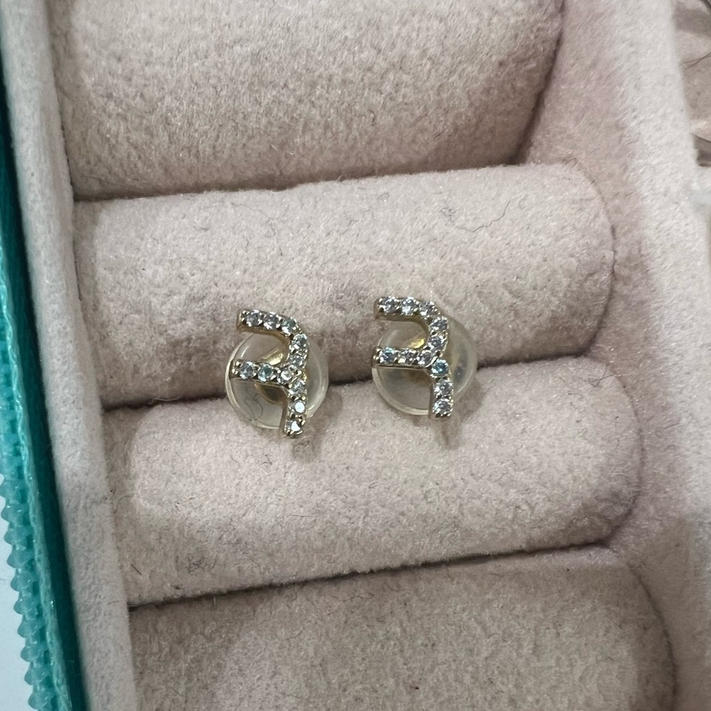 Icelink Armenian Letter H Gold Stud Earrings